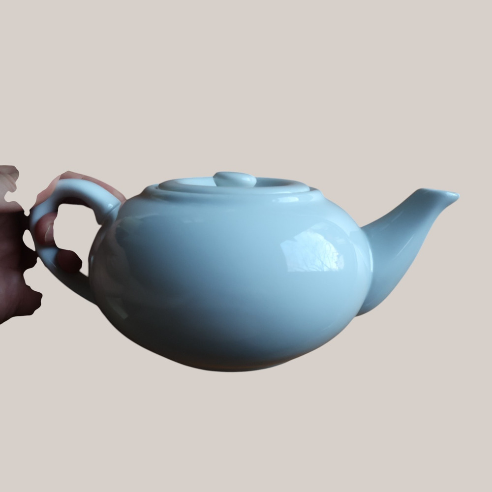 Cordon Bleu Porcelain Teapot Blue 32 oz Microwave Safe Lid Included EUC